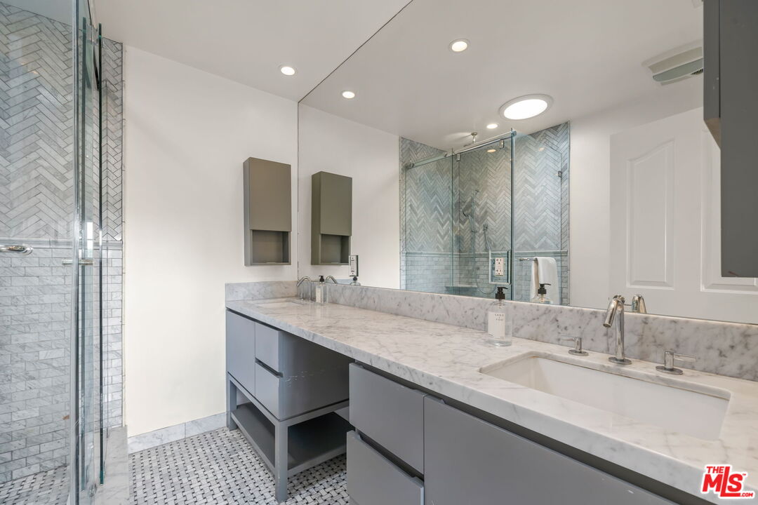 9023 Alto Cedro Dr