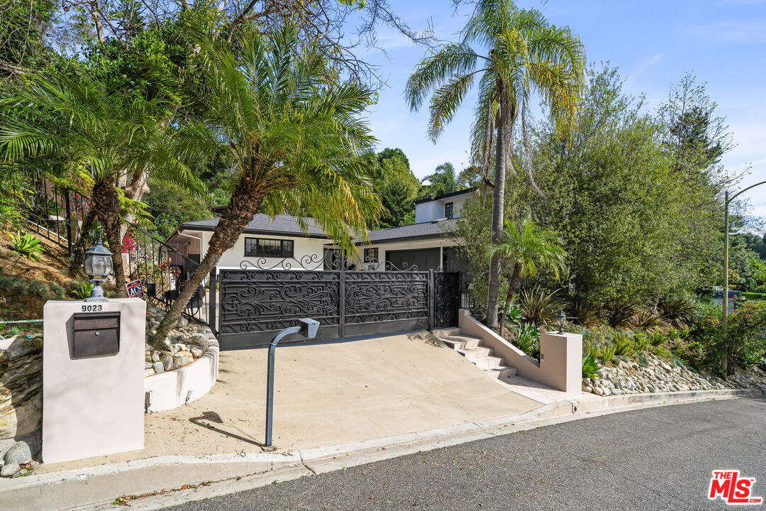 9023 Alto Cedro Dr
