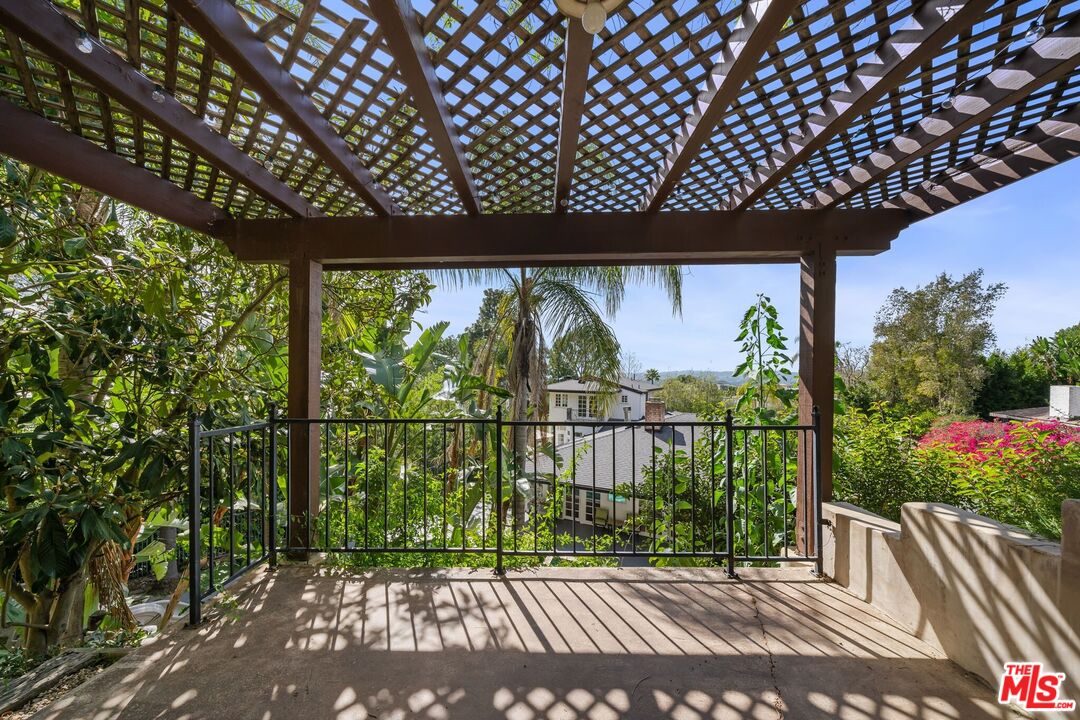 9023 Alto Cedro Dr