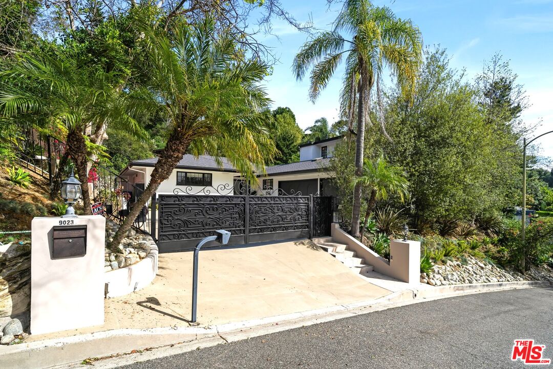 9023 Alto Cedro Dr