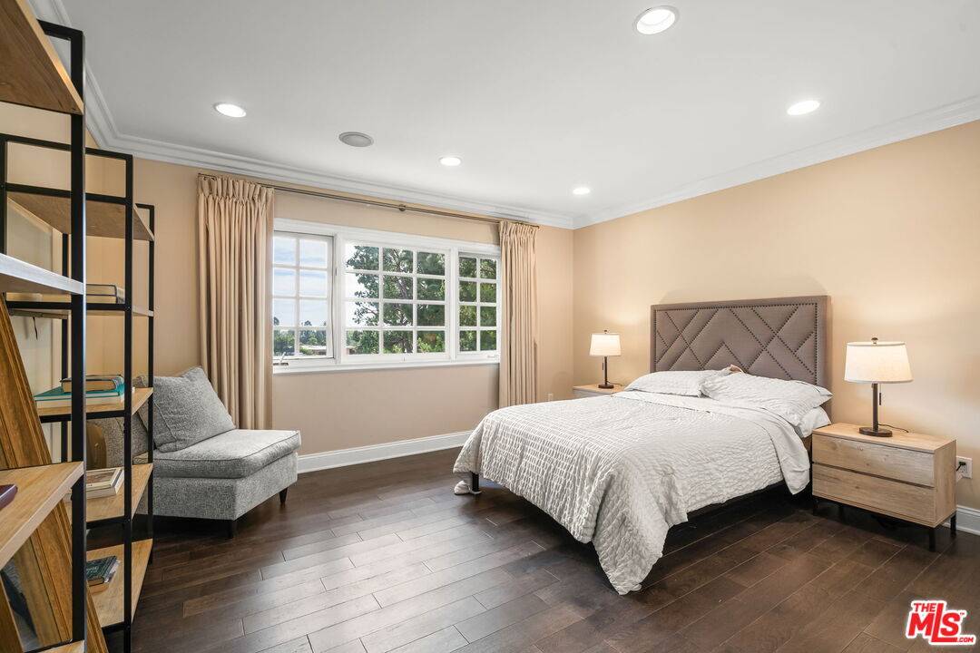 9023 Alto Cedro Dr