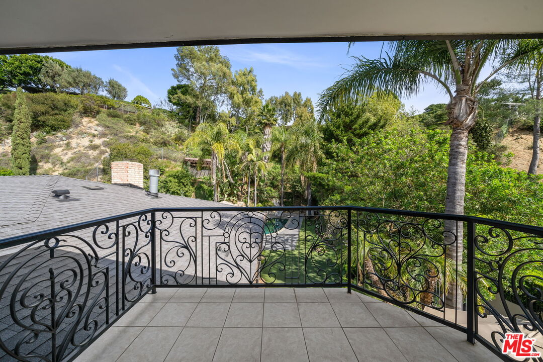 9023 Alto Cedro Dr
