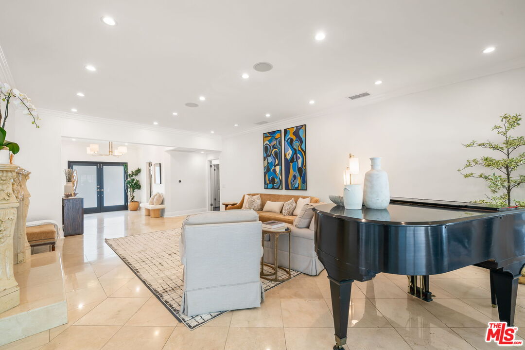 9023 Alto Cedro Dr