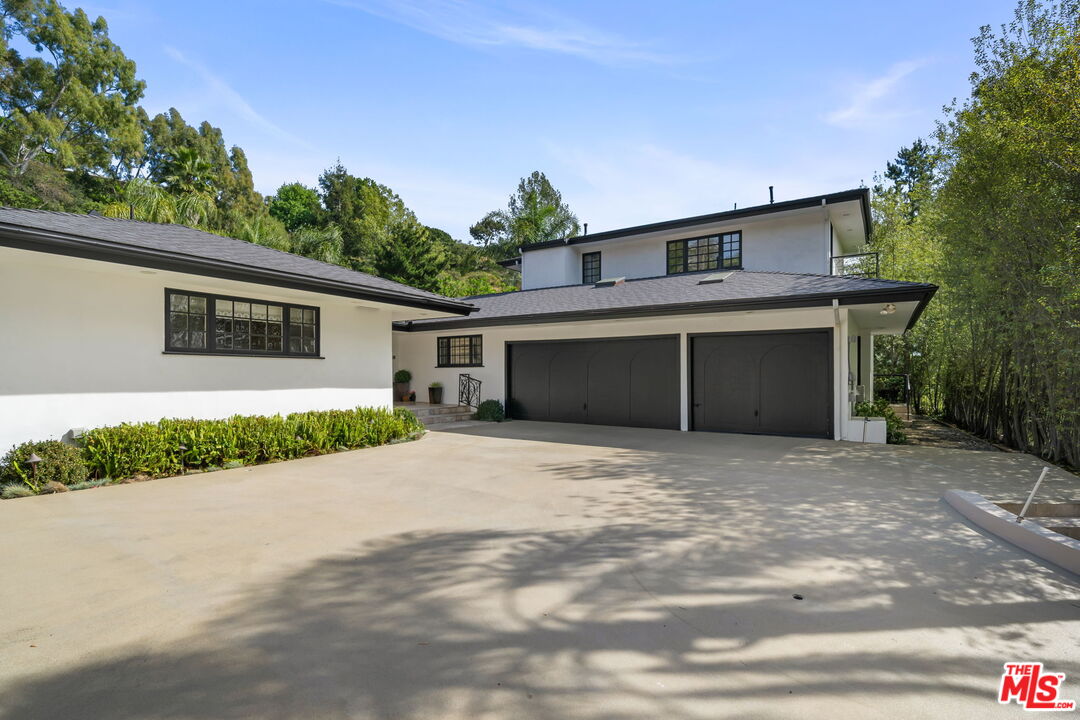 9023 Alto Cedro Dr