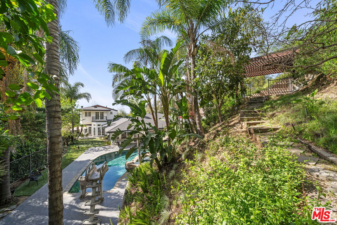 9023 Alto Cedro Dr