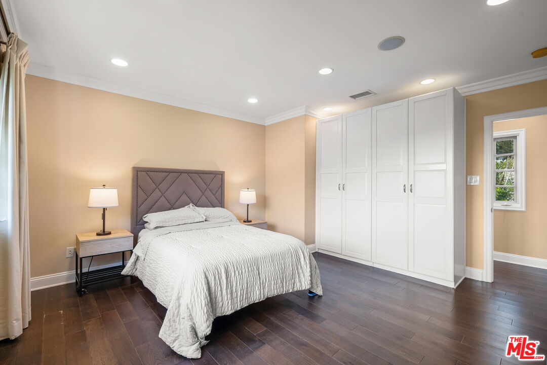 9023 Alto Cedro Dr