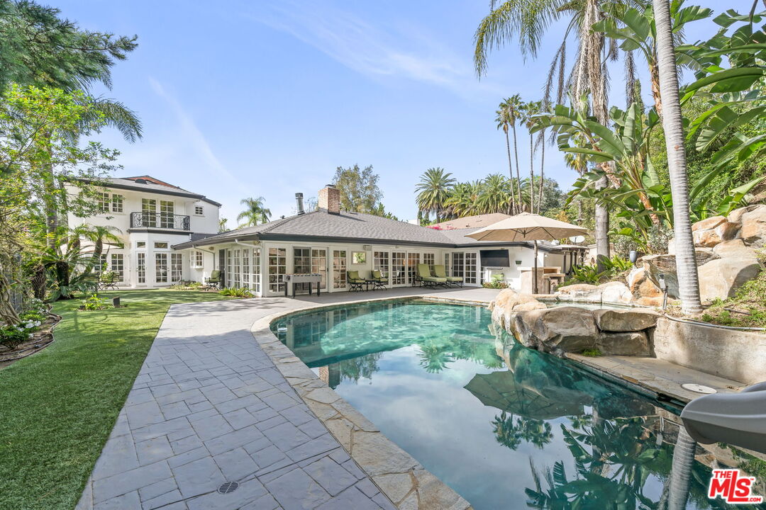 9023 Alto Cedro Dr
