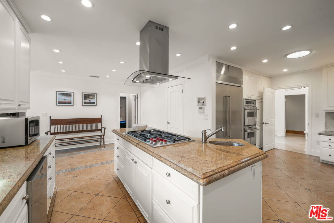 9023 Alto Cedro Dr