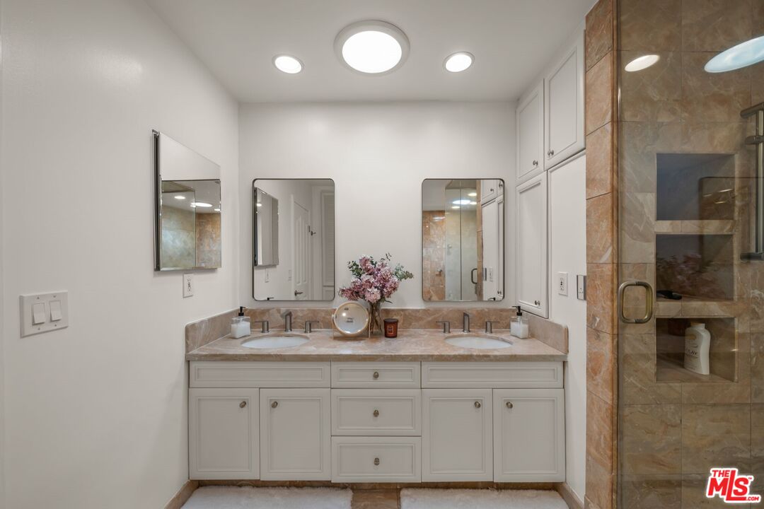 9023 Alto Cedro Dr