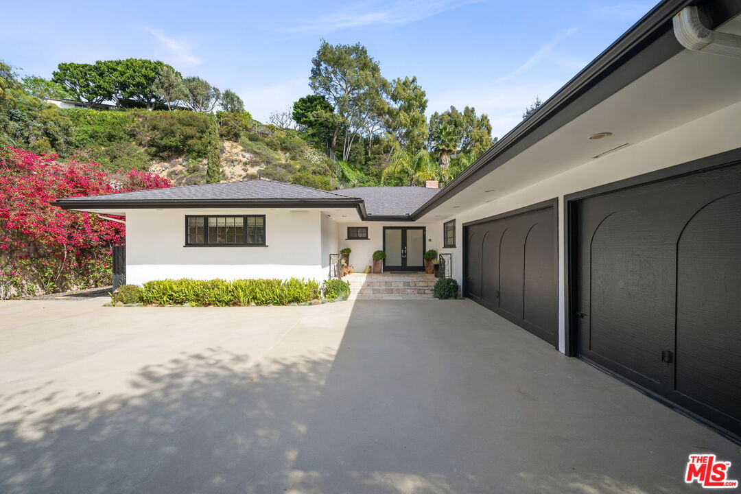 9023 Alto Cedro Dr