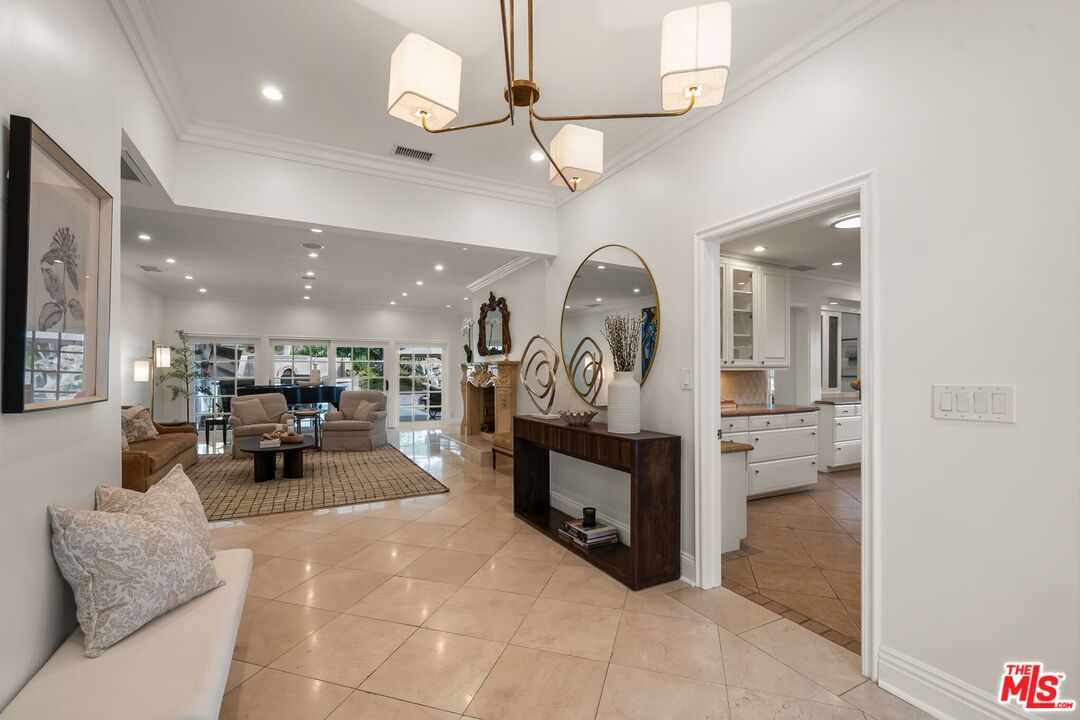 9023 Alto Cedro Dr