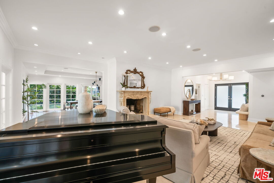9023 Alto Cedro Dr