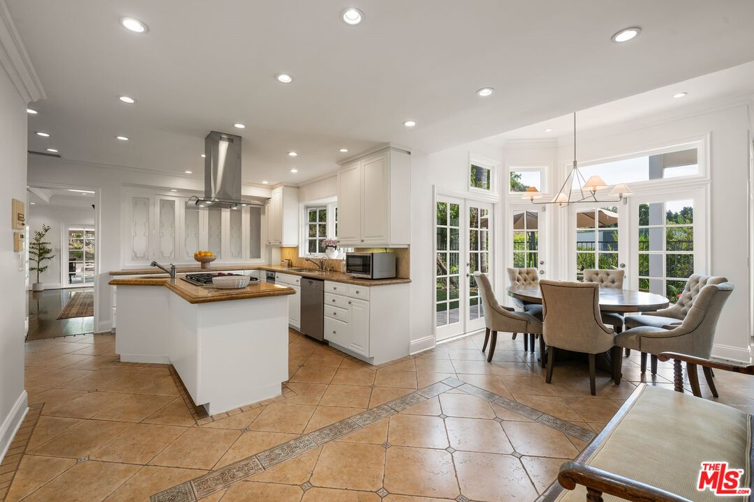 9023 Alto Cedro Dr