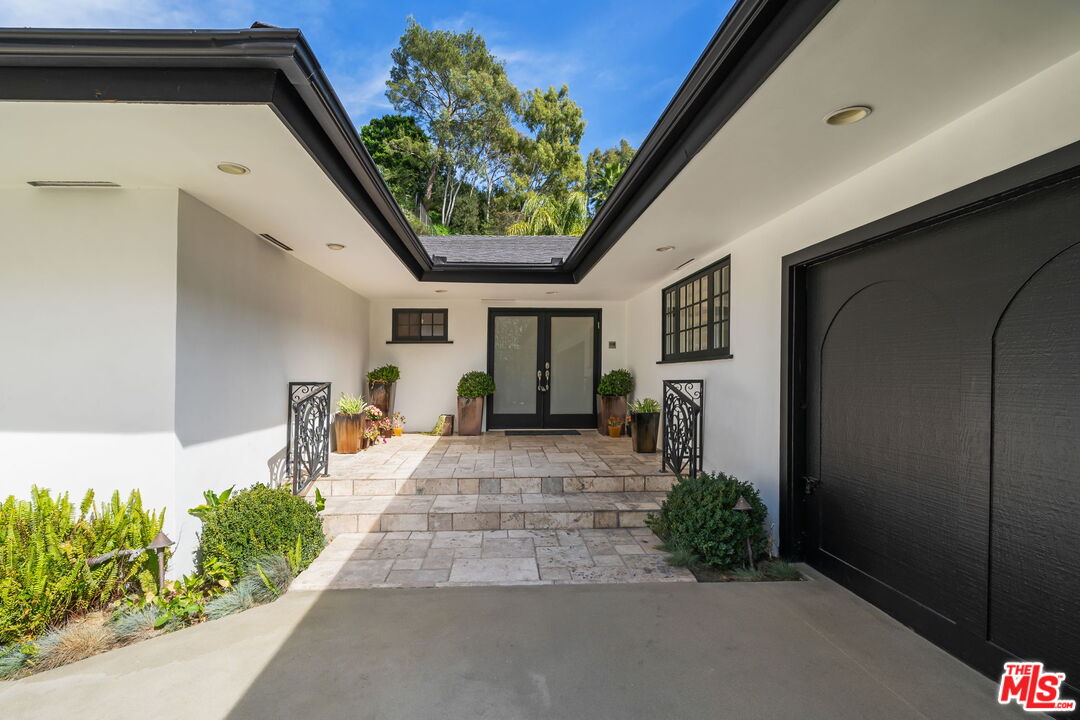 9023 Alto Cedro Dr