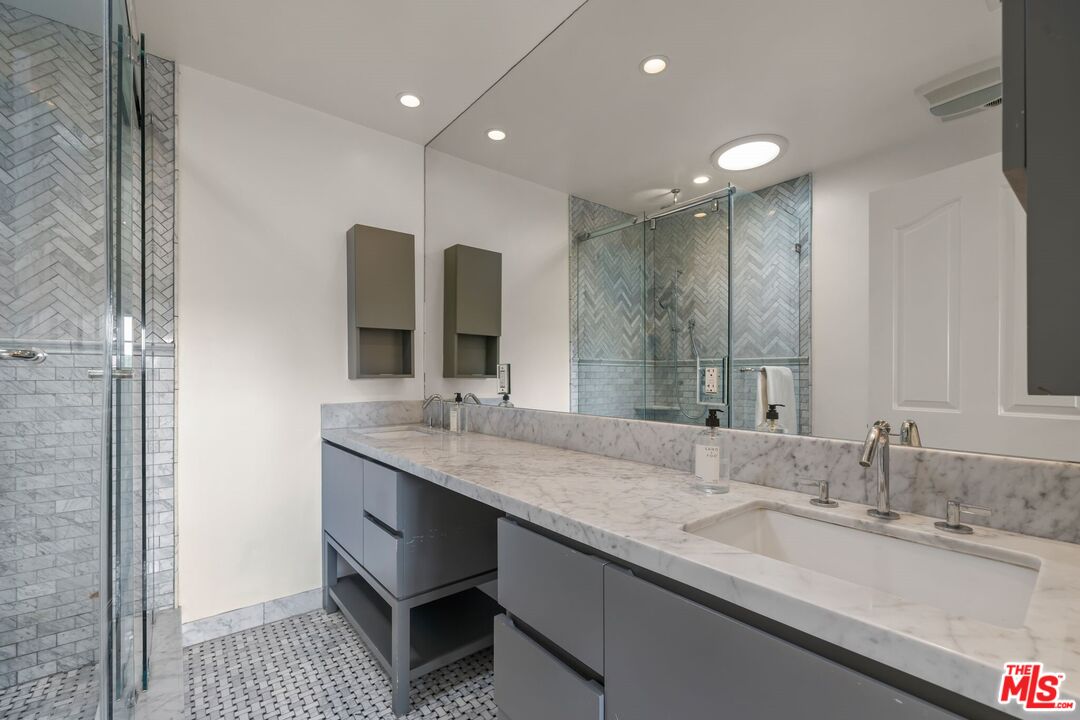 9023 Alto Cedro Dr