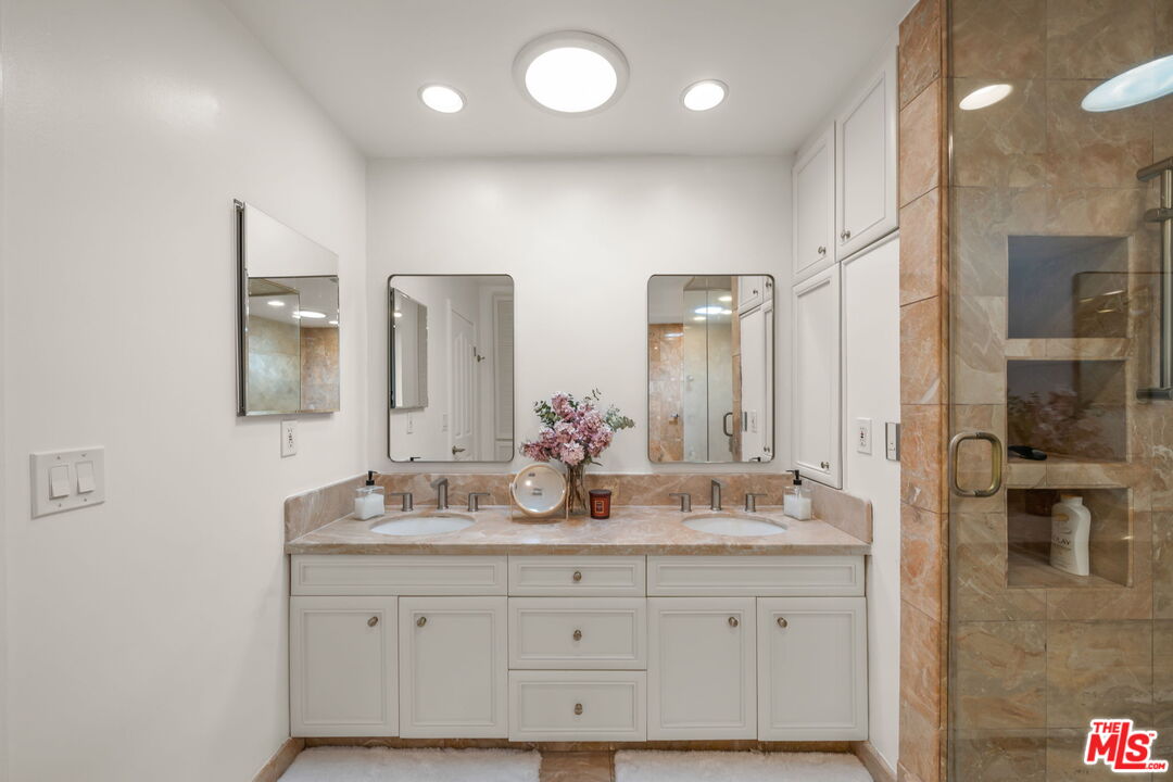 9023 Alto Cedro Dr