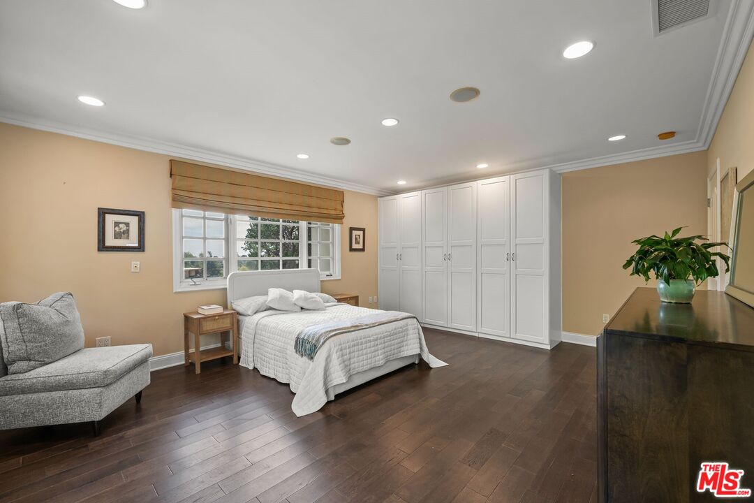 9023 Alto Cedro Dr