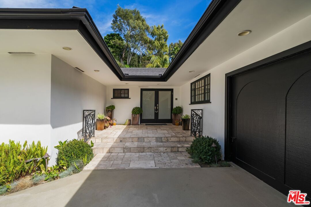 9023 Alto Cedro Dr