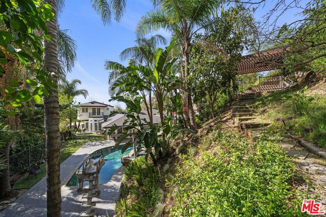 9023 Alto Cedro Dr