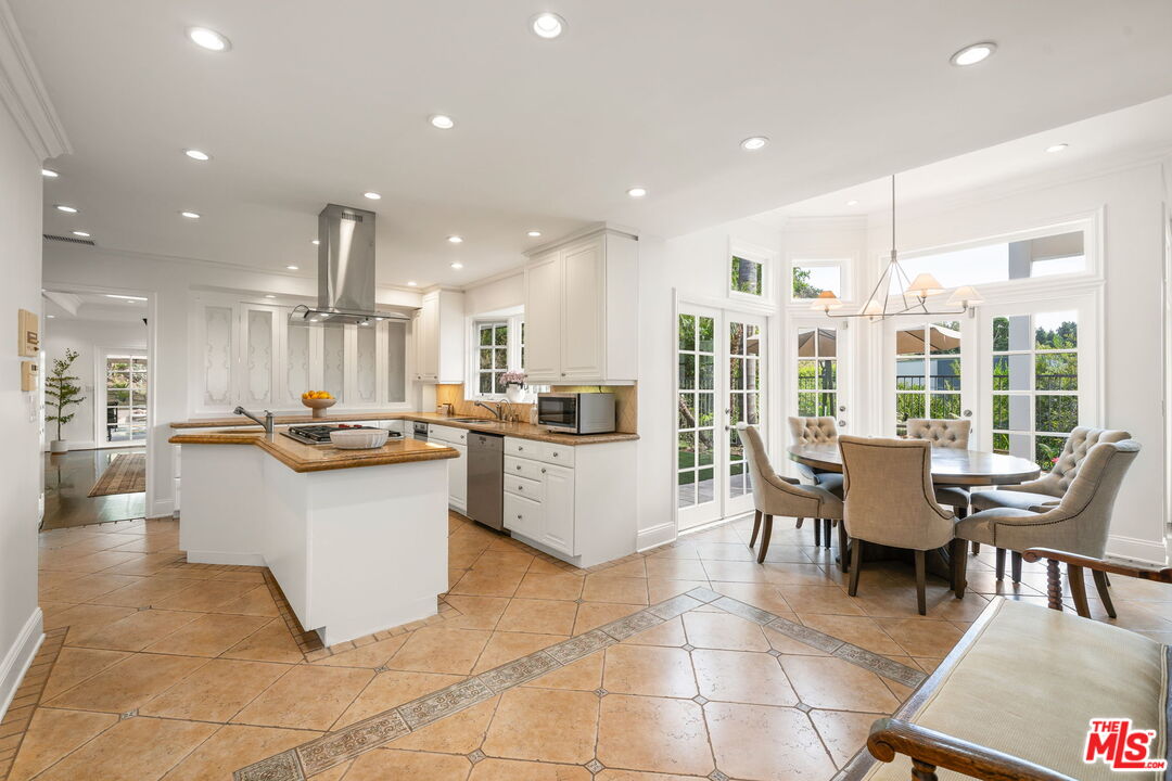 9023 Alto Cedro Dr