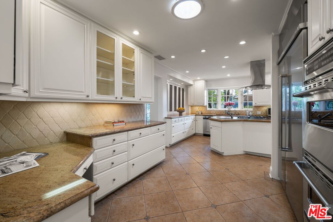 9023 Alto Cedro Dr