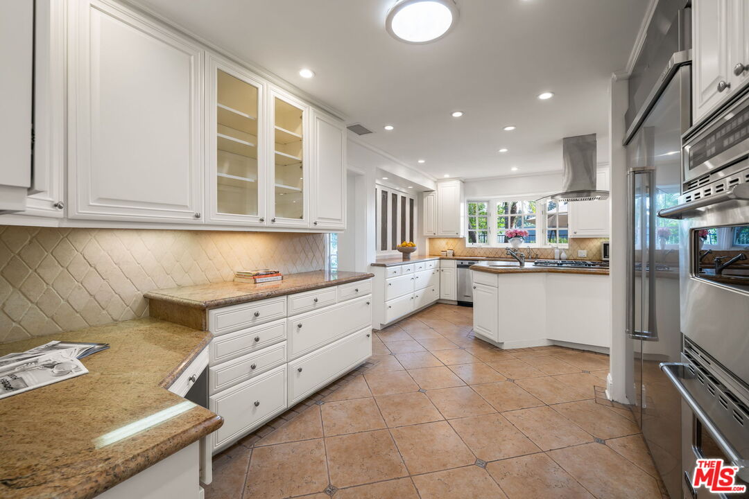 9023 Alto Cedro Dr