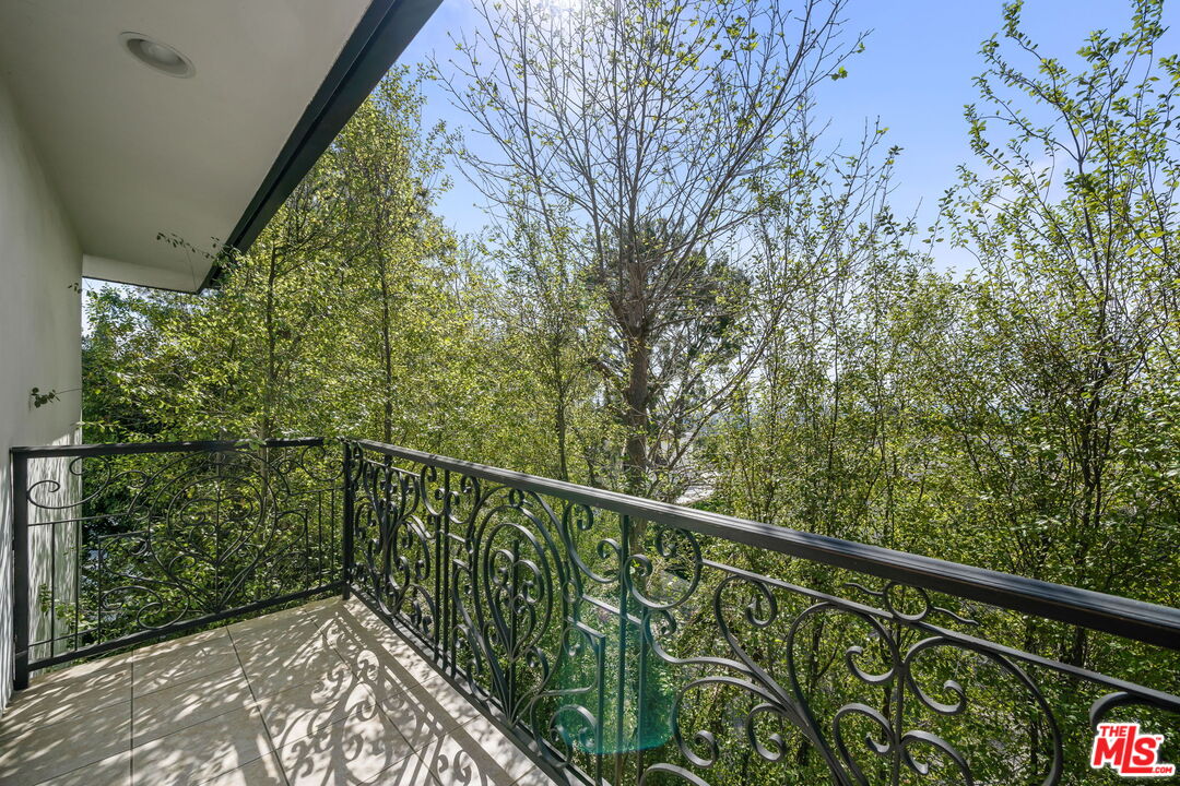 9023 Alto Cedro Dr