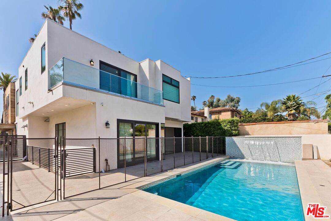 312 S Palm Dr