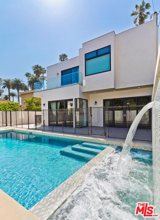 312 S Palm Dr