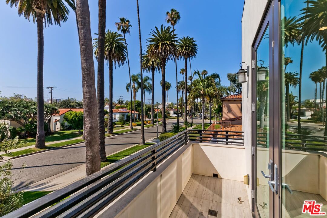 312 S Palm Dr