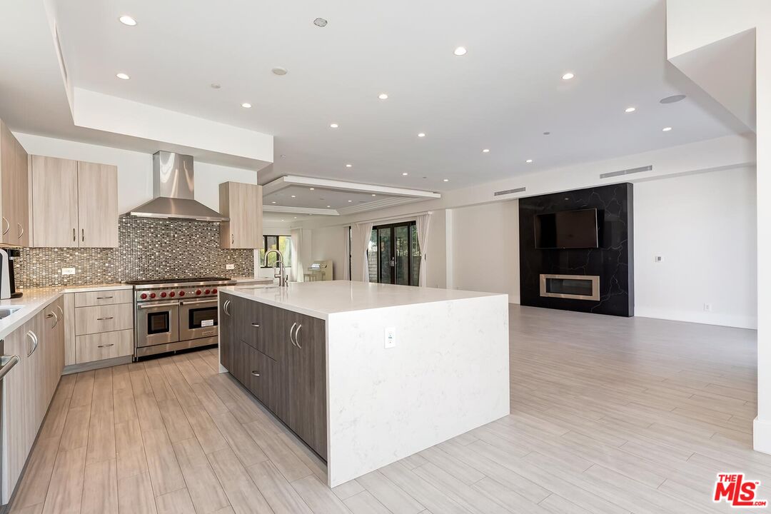 312 S Palm Dr
