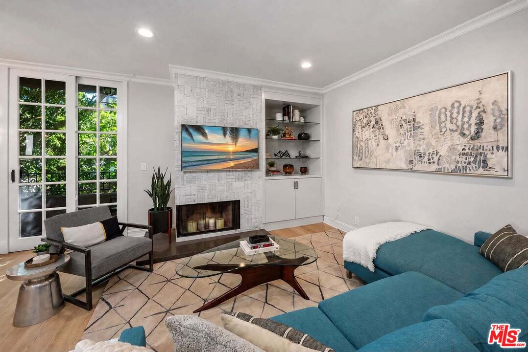 412 Arnaz Dr Unit: 7