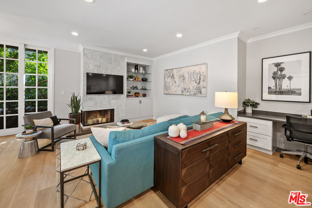 412 Arnaz Dr Unit: 7