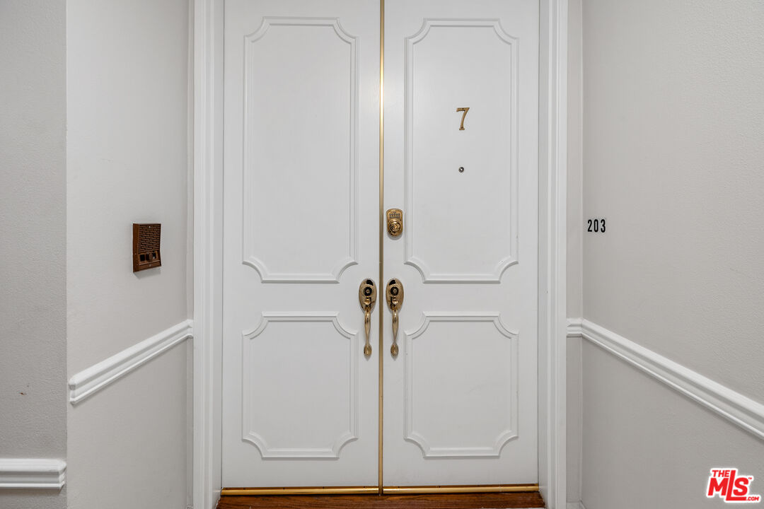 412 Arnaz Dr Unit: 7