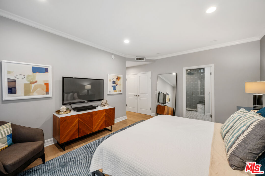 412 Arnaz Dr Unit: 7