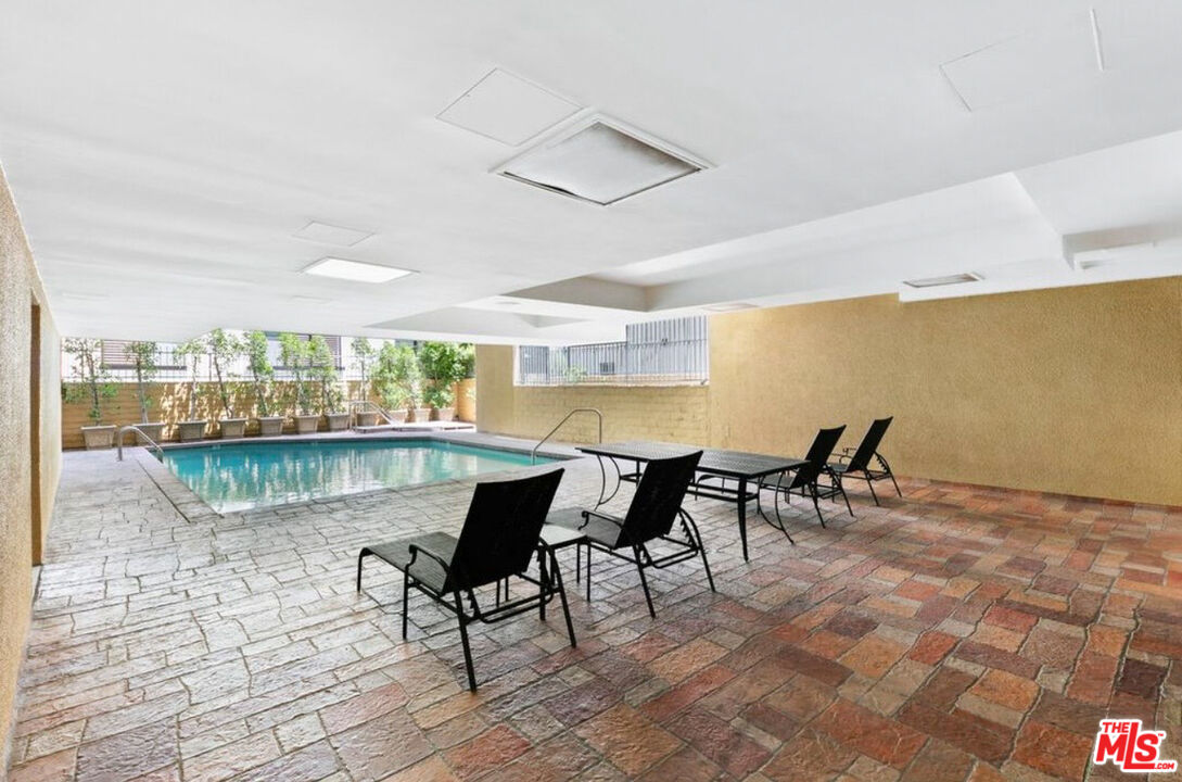 412 Arnaz Dr Unit: 7