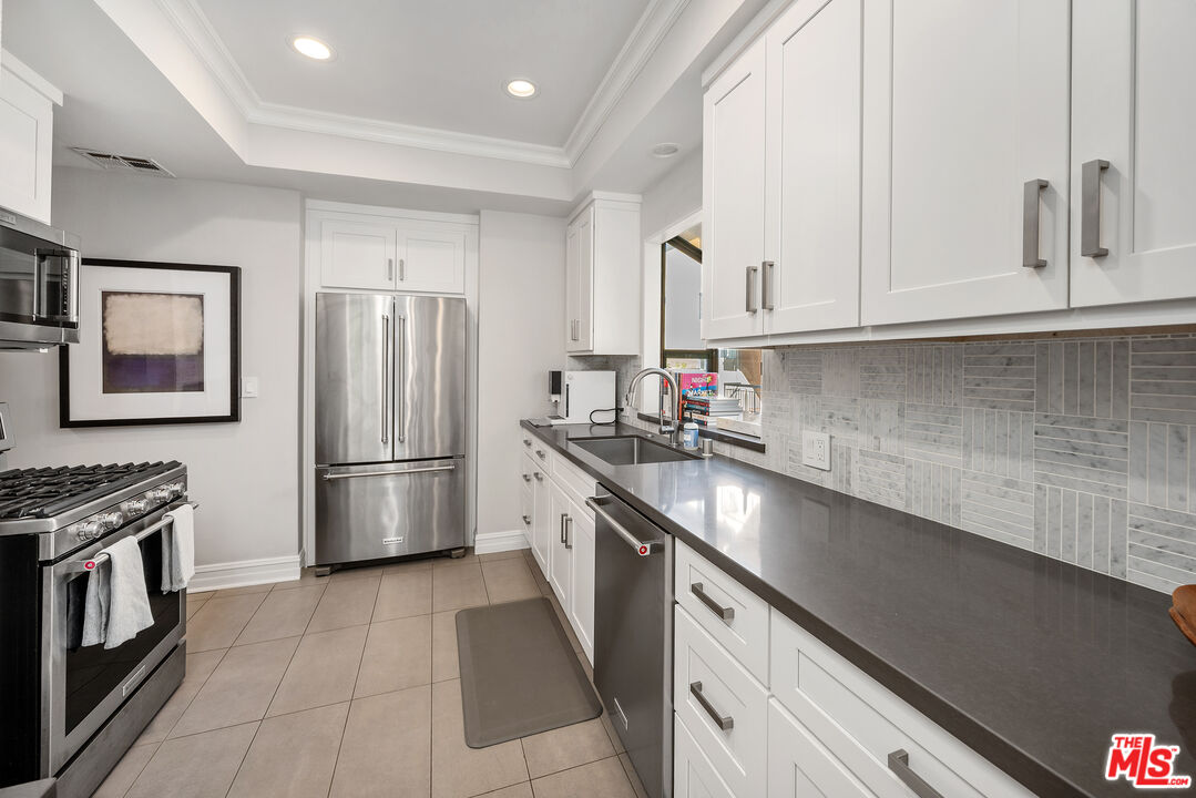 412 Arnaz Dr Unit: 7