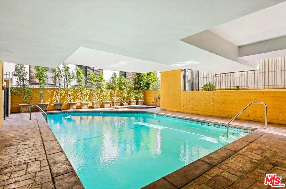 412 Arnaz Dr Unit: 7