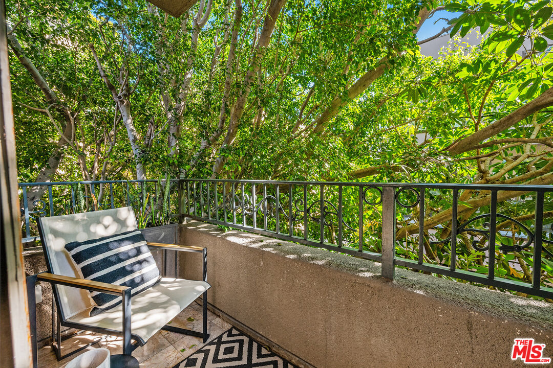 412 Arnaz Dr Unit: 7