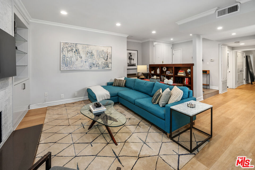 412 Arnaz Dr Unit: 7