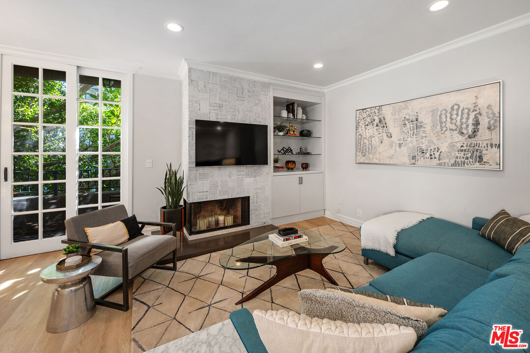 412 Arnaz Dr Unit: 7