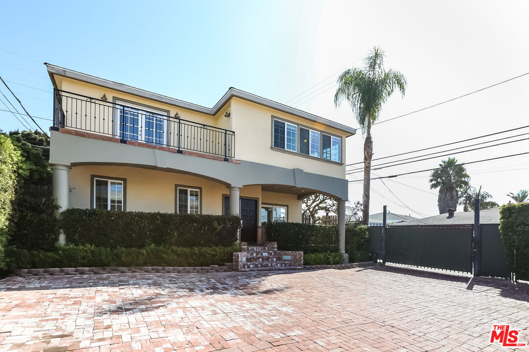 252 HAMPTON DR Unit: E