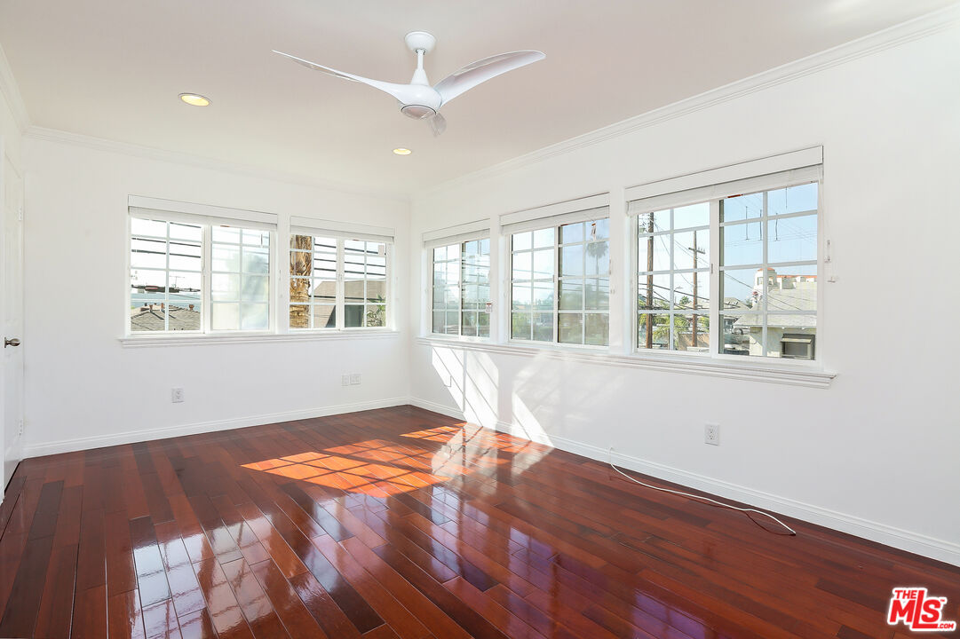 252 HAMPTON DR Unit: E