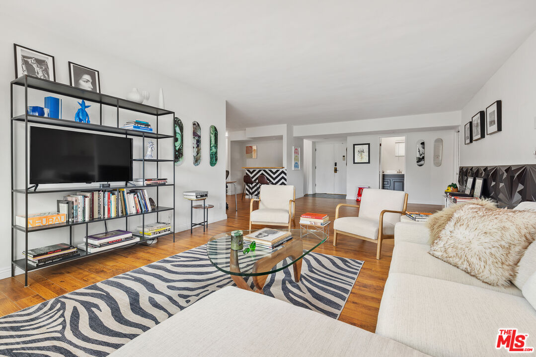 5950 Buckingham Pkwy Unit: 305