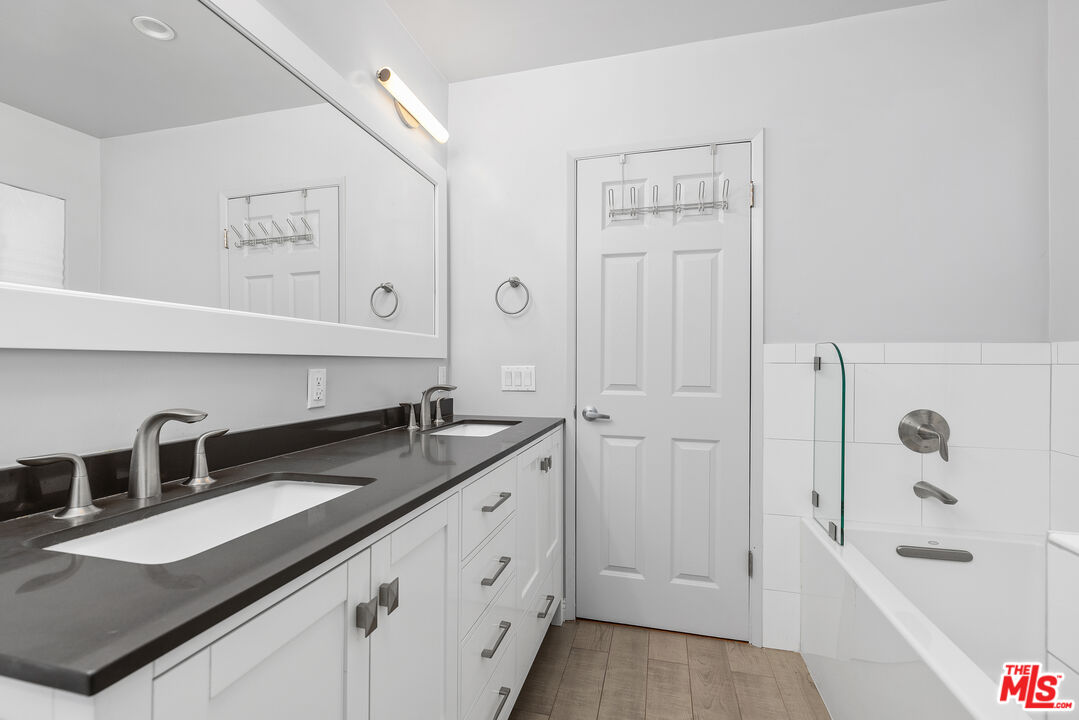 5950 Buckingham Pkwy Unit: 305