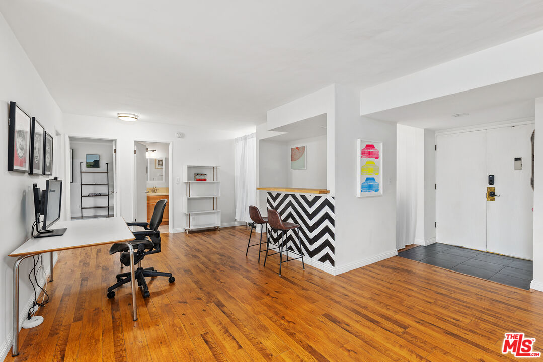 5950 Buckingham Pkwy Unit: 305