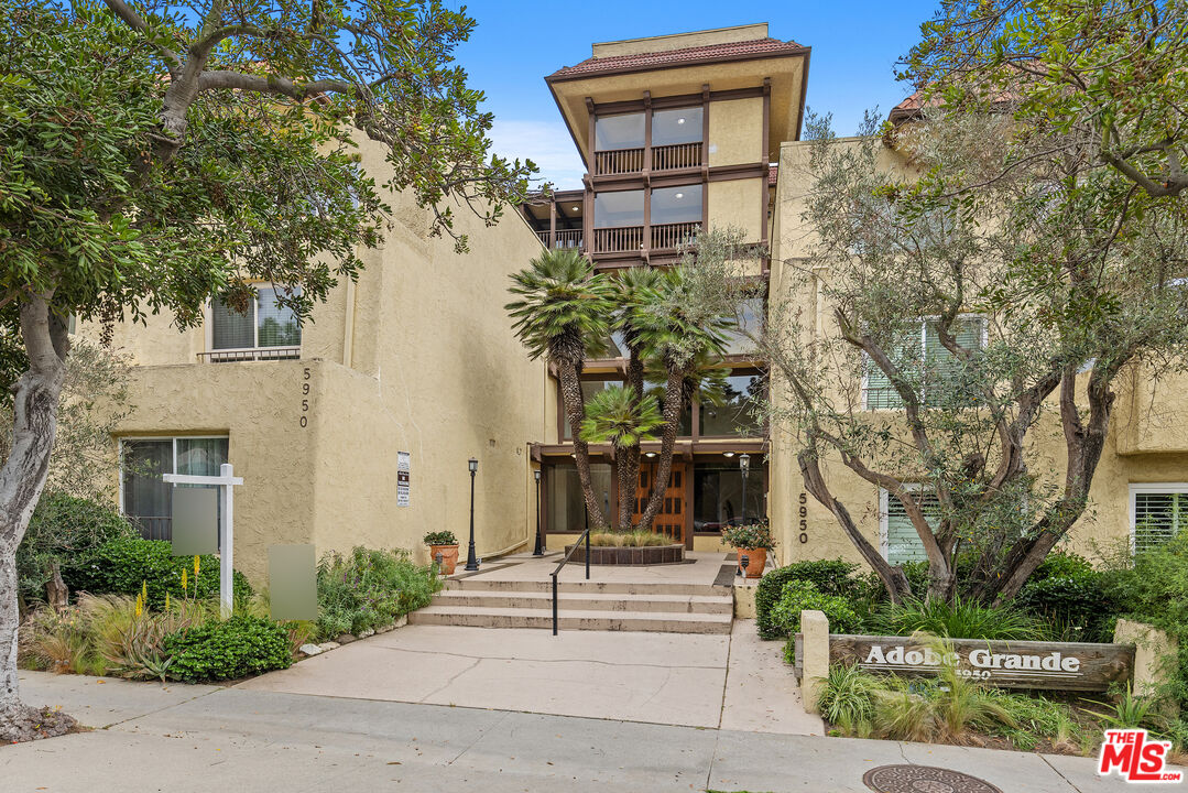 5950 Buckingham Pkwy Unit: 305