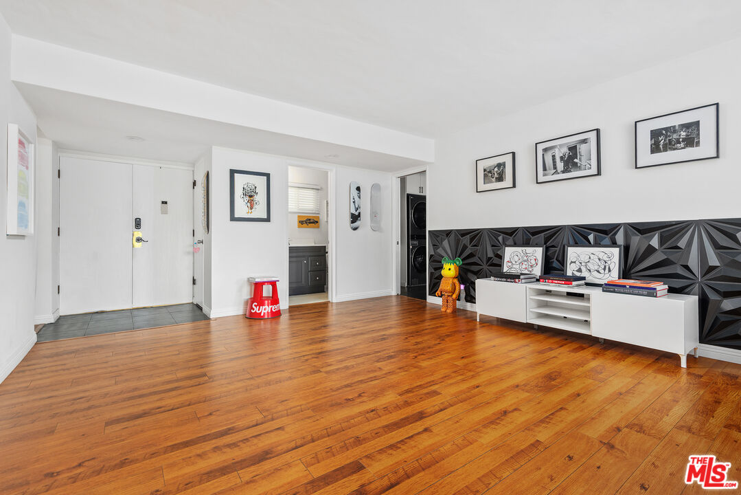 5950 Buckingham Pkwy Unit: 305