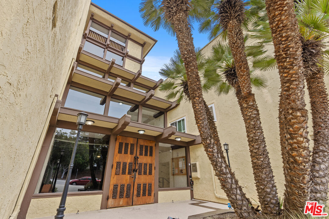 5950 Buckingham Pkwy Unit: 305