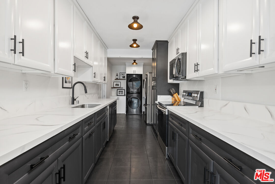 5950 Buckingham Pkwy Unit: 305